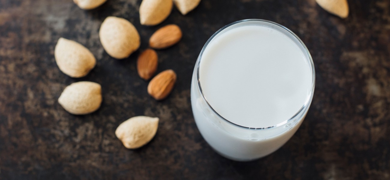 Advantages of Almond Milk vs Cow Milk